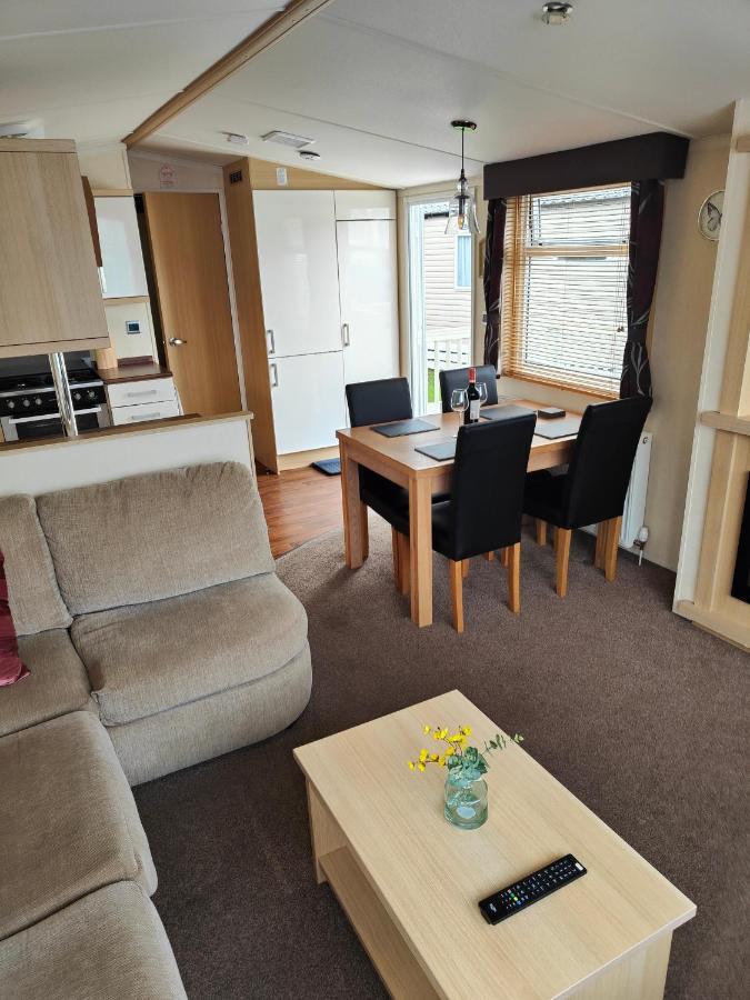 Holiday Home Sleeps Six Poole Eksteriør bilde